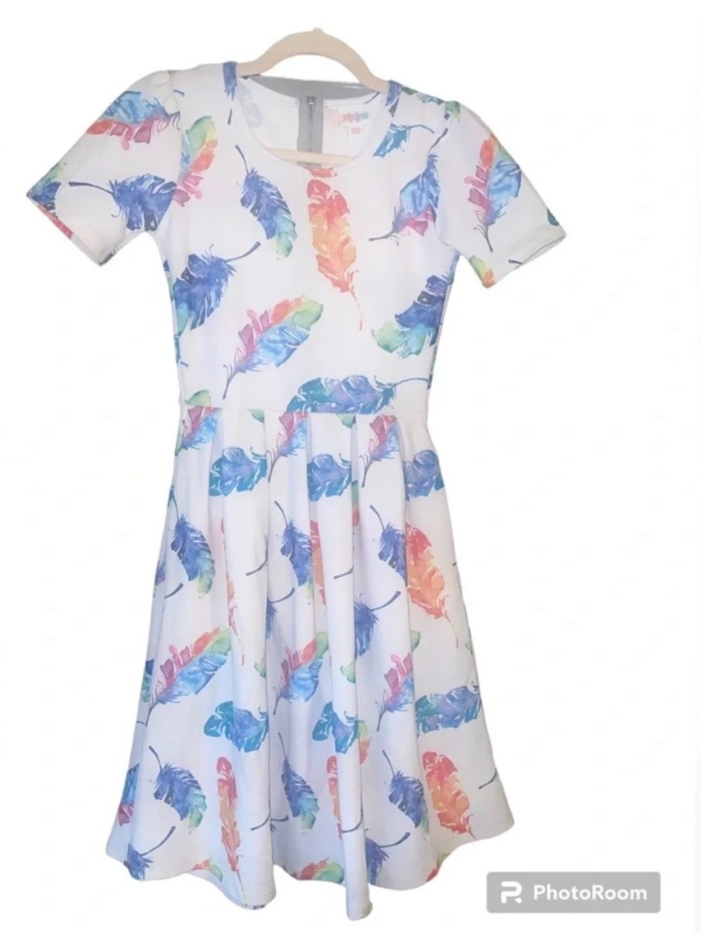 LuLaRoe Amelia Unicorn WaterColor Feathers White
Dress Size S